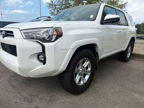 Used 2022 Toyota 4Runner SR5 RWD image 3