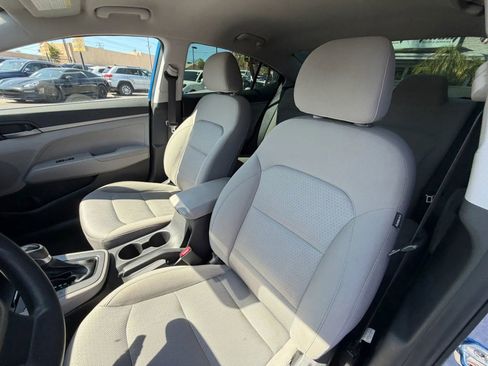 Used 2017 Hyundai Elantra SE FWD image 11