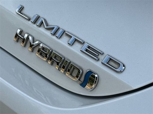 Used 2019 Toyota Avalon Limited image 10