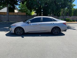 Used 2023 Hyundai Elantra SEL w/ Preferred Accessory Package FWD video 2