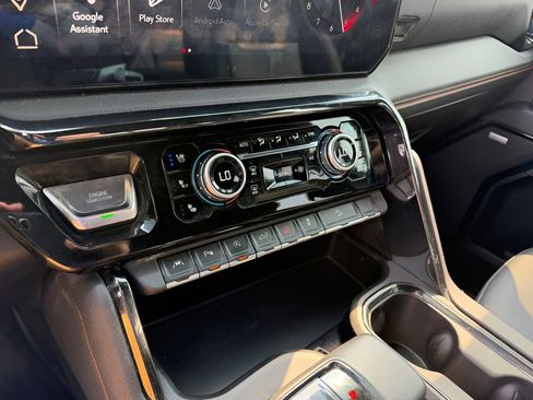 Used 2024 GMC Sierra 1500 AT4 w/ Technology Package AWD/4WD image 32