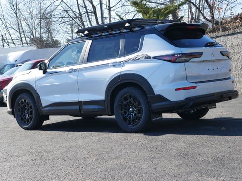 Used 2026 Mitsubishi Outlander AWD image 4