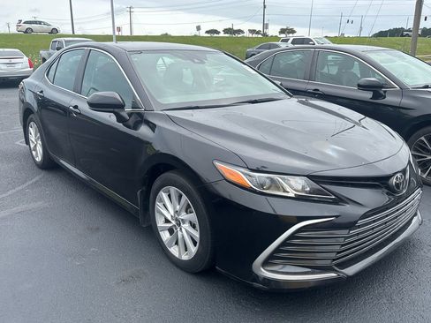 Used 2022 Toyota Camry LE FWD image 4