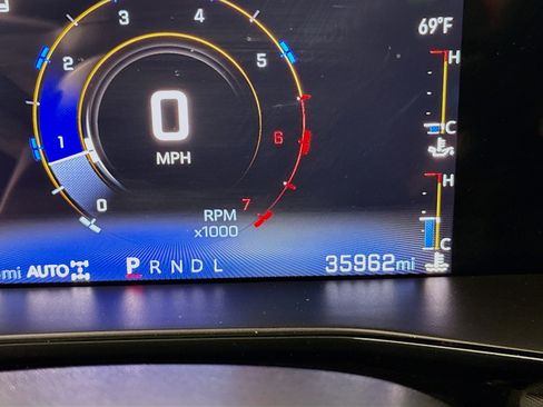 Used 2023 Chevrolet Colorado Z71 w/ Z71 Convenience Package 2 image 12