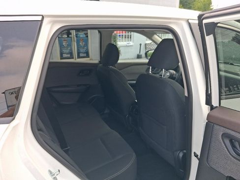 Used 2023 Nissan Rogue S FWD image 14