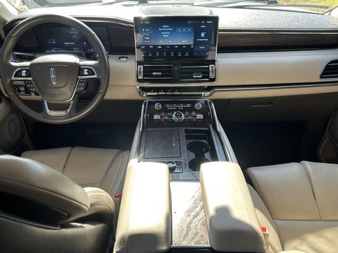 Used 2024 Lincoln Navigator Reserve image 16