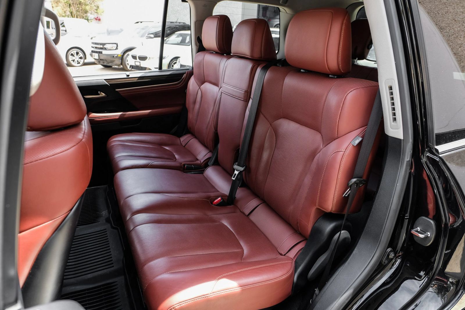 Used 2021 Lexus LX 570 4WD w/ Luxury Package image 36