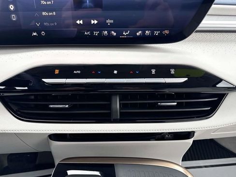 Used 2026 Buick Enclave Avenir AWD/4WD image 48