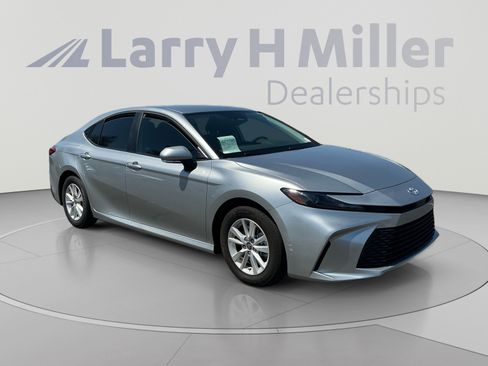Used 2026 Toyota Camry LE FWD image 7