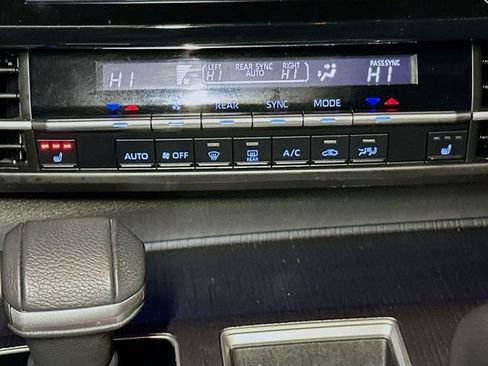 Used 2022 Toyota Sienna XSE image 13