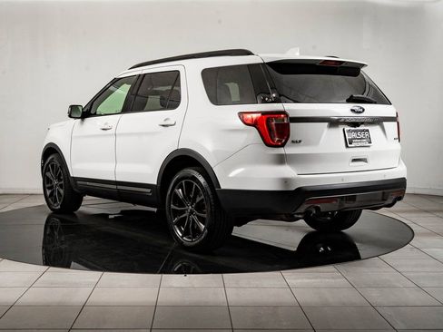 Used 2017 Ford Explorer XLT w/ Equipment Group 202A image 6