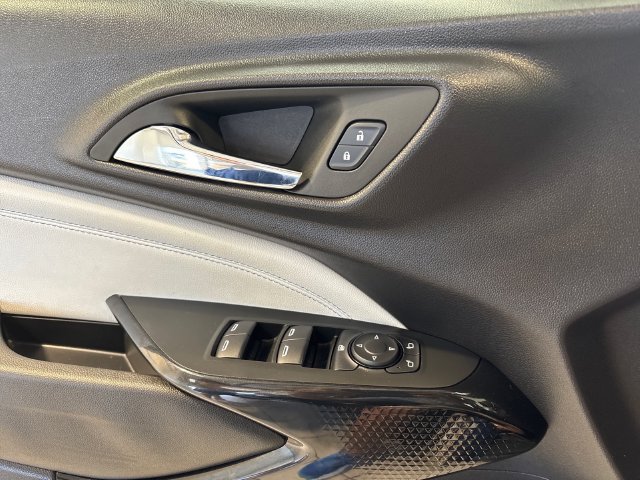 Used 2025 Chevrolet Trax LT FWD image 16