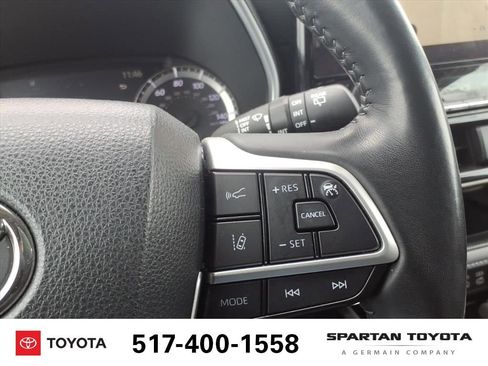 Used 2023 Toyota Highlander XLE image 18