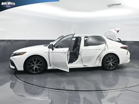 Used 2022 Toyota Camry SE FWD image 28