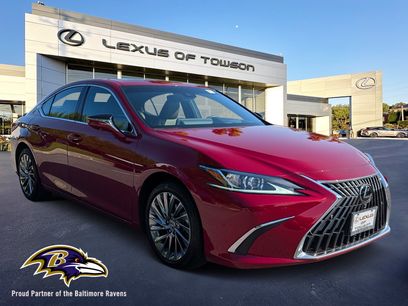 Used 2025 Lexus ES 300h w/ Technology Package