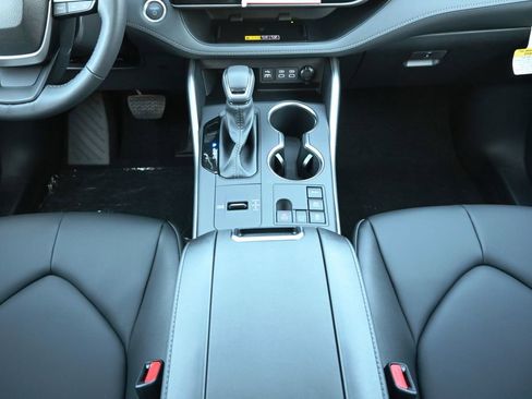 New 2026 Toyota Highlander XLE AWD/4WD image 25