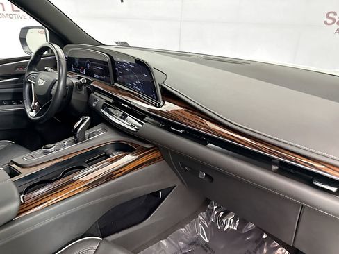 Used 2022 Cadillac Escalade Premium Luxury AWD/4WD image 32
