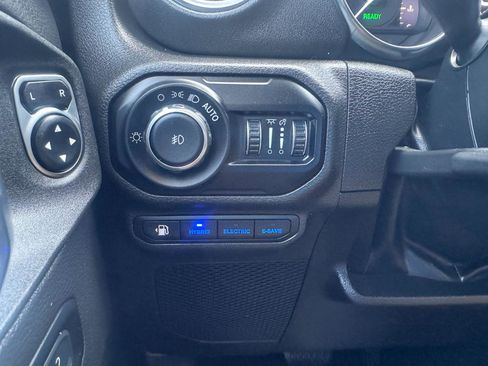 Used 2022 Jeep Wrangler Unlimited Sahara w/ Cold Weather Group AWD/4WD image 14