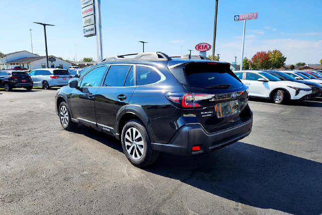 Used 2023 Subaru Outback Premium AWD/4WD image 5