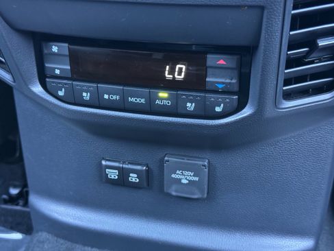 Used 2024 Toyota Sequoia Platinum image 38