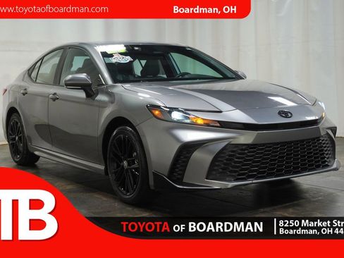 Certified 2025 Toyota Camry SE image 1