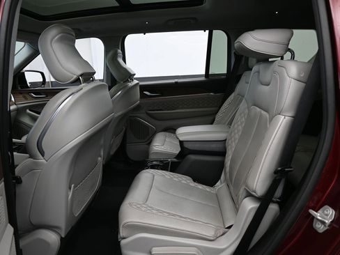 Used 2023 Jeep Grand Cherokee L Summit w/ Luxury Tech Group V image 38