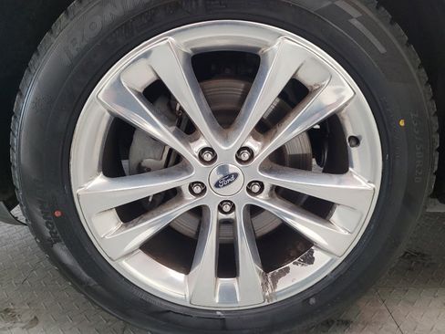Used 2019 Ford Explorer Limited w/ Ford Safe & Smart Package FWD image 31