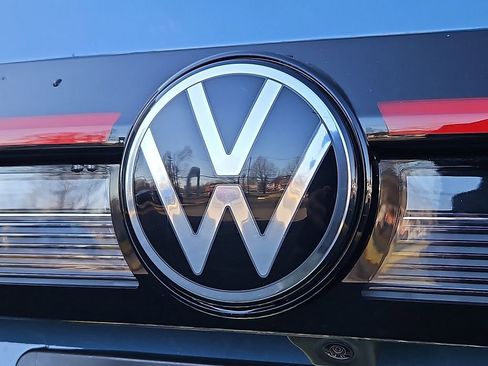 Certified 2025 Volkswagen Taos SEL image 33