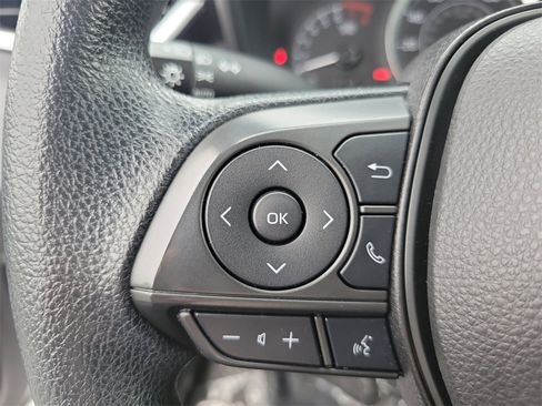 Used 2022 Toyota Corolla LE image 6