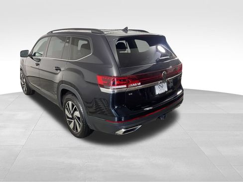 Used 2025 Volkswagen Atlas SE AWD/4WD image 3