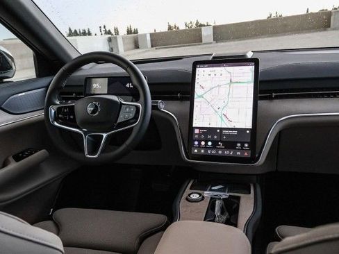 New 2025 Volvo EX90 Plus image 17