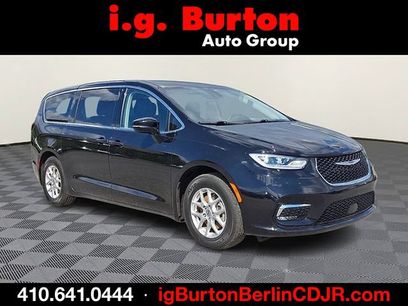 Used 2024 Chrysler Pacifica Touring-L