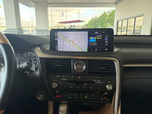 Used 2022 Lexus RX 350L Premium w/ Premium Package AWD/4WD image 17
