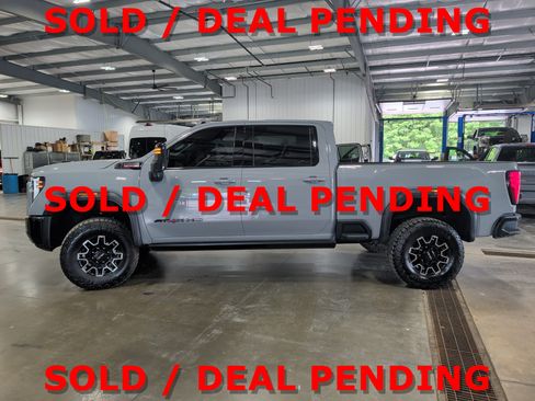 Used 2025 GMC Sierra 2500 AT4X AWD/4WD image 5