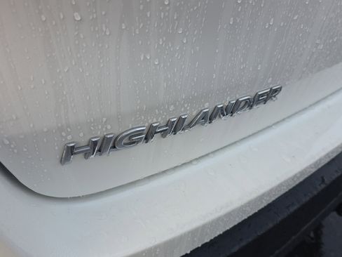 Used 2019 Toyota Highlander AWD V6 image 5