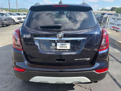 Used 2022 Buick Encore Preferred AWD/4WD image 7
