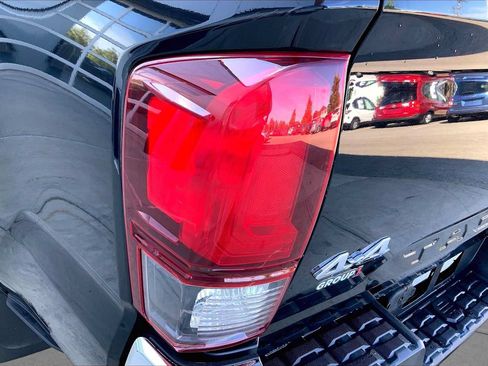 Used 2019 Toyota Tacoma SR5 AWD/4WD image 24