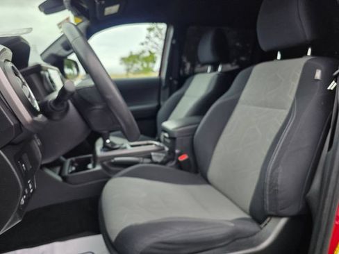 Used 2022 Toyota Tacoma TRD Sport w/ Technology Package AWD/4WD image 29