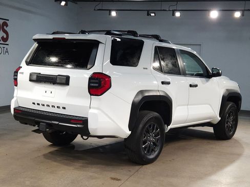 Certified 2025 Toyota 4Runner SR5 AWD/4WD image 7