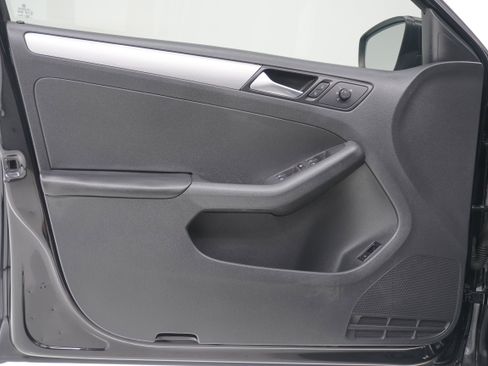 Used 2016 Volkswagen Jetta SE image 14