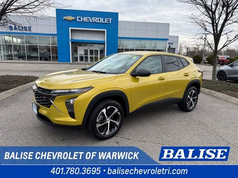 Used 2024 Chevrolet Trax RS w/ Driver Confidence Package image 1