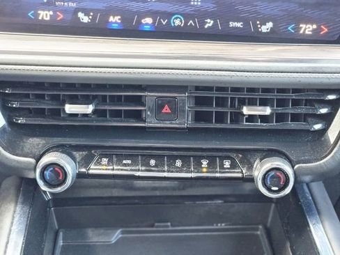 Used 2025 Chevrolet Suburban Z71 image 24