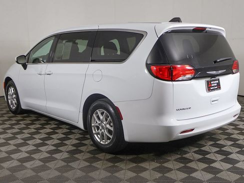 Used 2023 Chrysler Voyager LX FWD image 7
