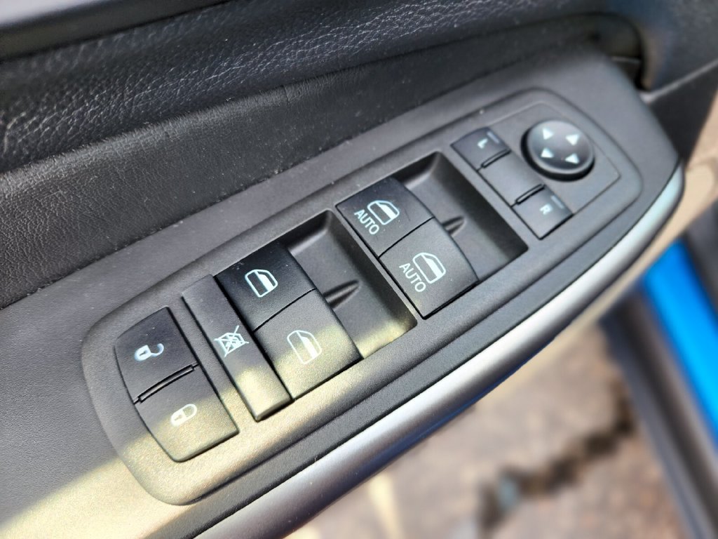 Used 2022 Jeep Cherokee Limited w/ Elite Package AWD/4WD image 17