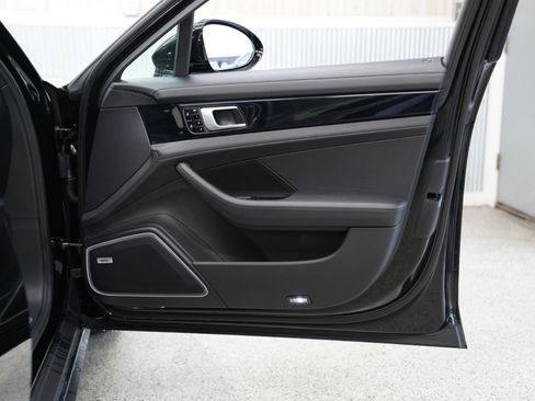 Used 2019 Porsche Panamera 4 Executive image 31