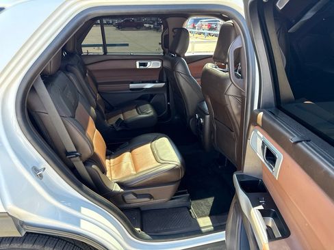 Used 2022 Ford Explorer King Ranch w/ Technology Package RWD image 12
