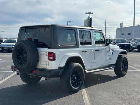 Used 2019 Jeep Wrangler Unlimited Sahara w/ Uconnect 4C Nav & Sound Group image 5