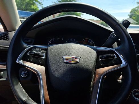 Used 2020 Cadillac Escalade Luxury w/ Escalade Sport Edition AWD/4WD image 21