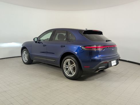 Certified 2023 Porsche Macan AWD/4WD image 3