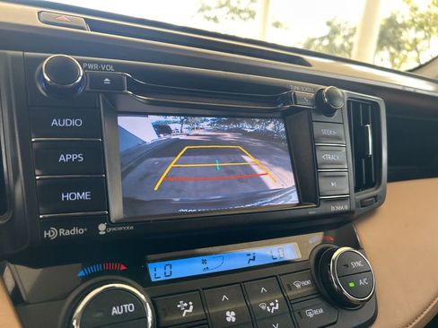 Used 2018 Toyota RAV4 XLE image 9